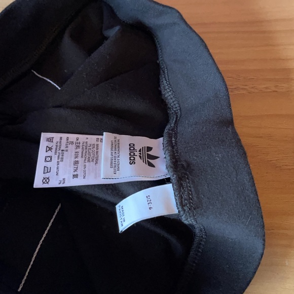 Adidas leggings women’s in size 6 - Picture 3 of 3